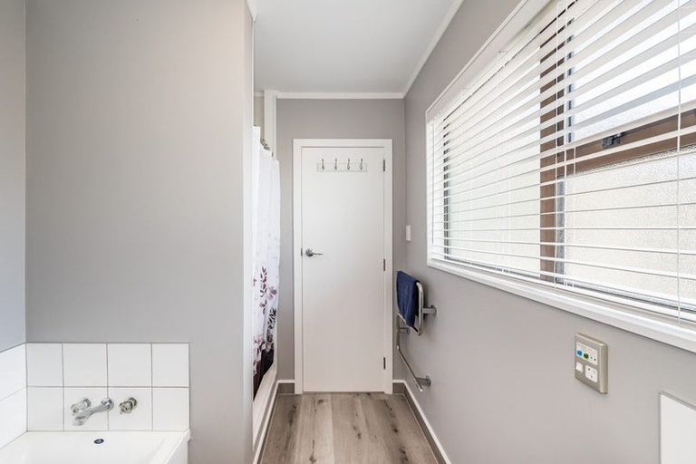 Photo of property in 42 Kaitawa Crescent, Paraparaumu, 5032