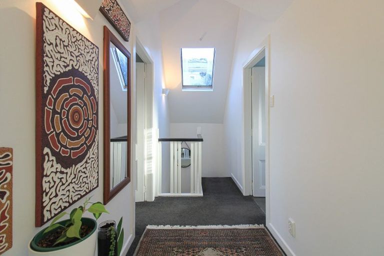 Photo of property in 16 Newman Terrace, Thorndon, Wellington, 6011