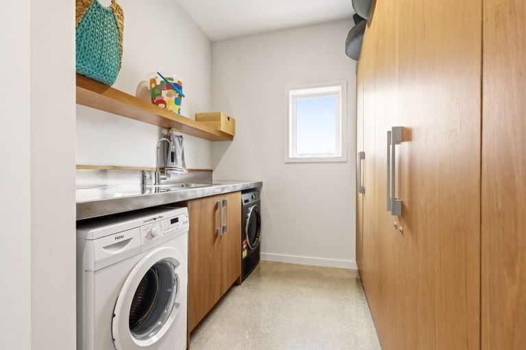 Photo of property in 127 Highland Drive, Acacia Bay, Taupo, 3385