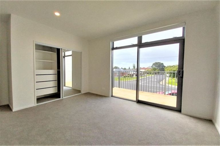 Photo of property in 588f Te Atatu Road, Te Atatu Peninsula, Auckland, 0610