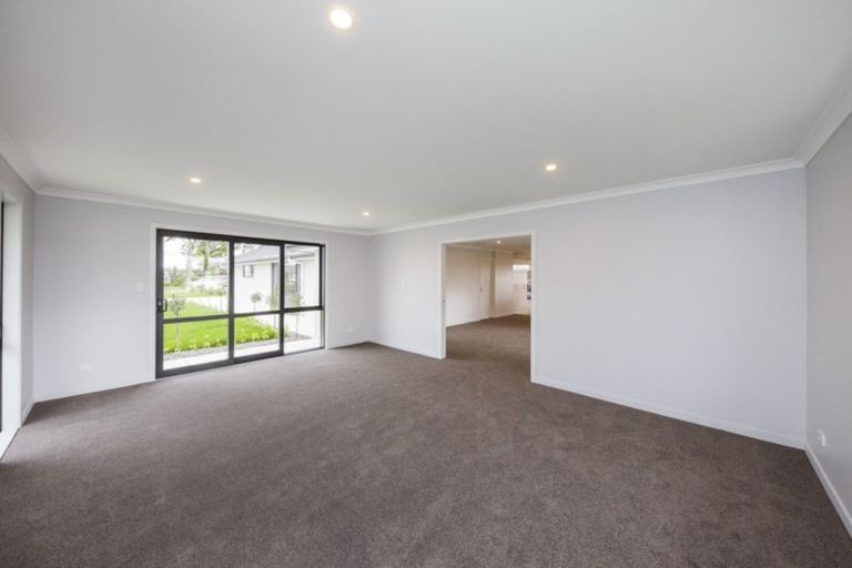 Photo of property in 5 Grand Oaks Drive, Awapuni, Palmerston North, 4412