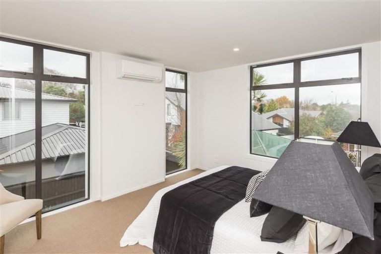 Photo of property in 2/3 Taylors Avenue, Bryndwr, Christchurch, 8052