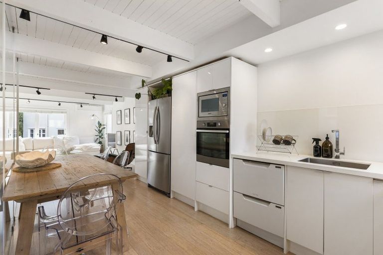 Photo of property in 18 Cottleville Terrace, Thorndon, Wellington, 6011