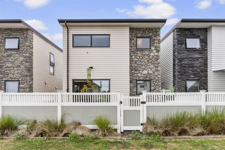 Photo of property in 2/7 Wastney Road, Alfriston, Auckland, 2105