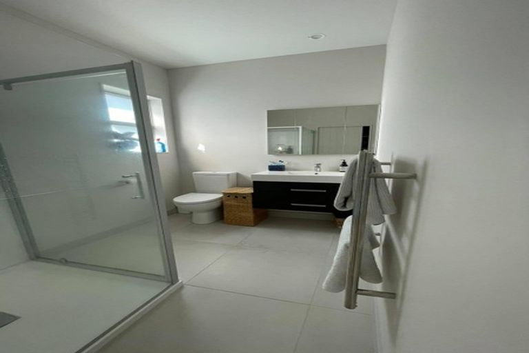 Photo of property in 16 Massey Avenue, Greenlane, Auckland, 1061