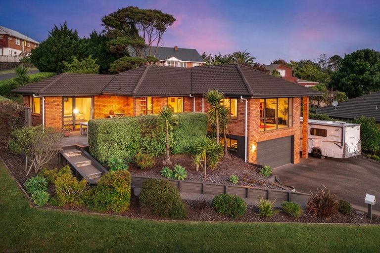 Photo of property in 2 Foothills Lane, Glen Eden, Auckland, 0602