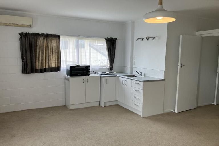 Photo of property in 124 Manuka Road, Bayview, Auckland, 0629