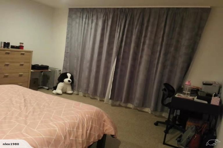 Photo of property in 28 Staincross Street, Green Bay, Auckland, 0604