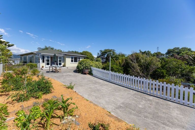 Photo of property in 23 Percival Road, Paraparaumu Beach, Paraparaumu, 5032