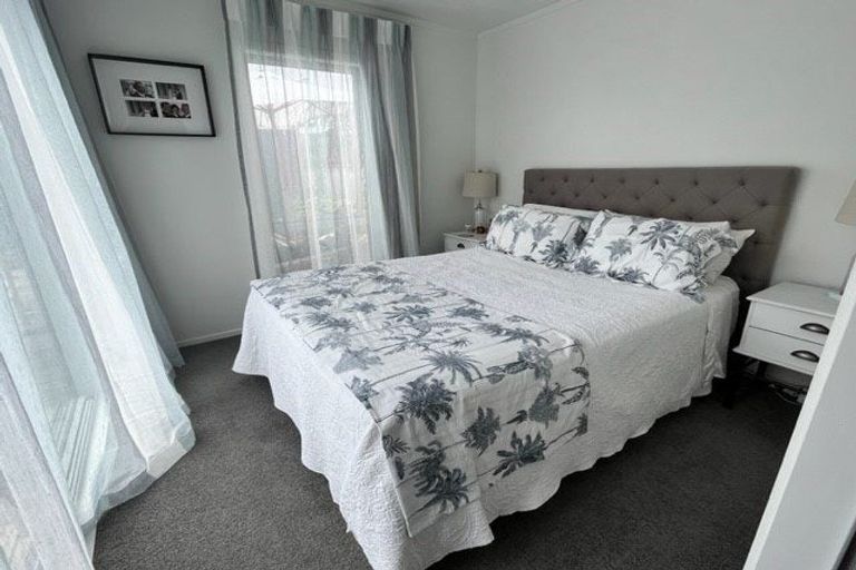 Photo of property in 48 The Esplanade, Eastern Beach, Auckland, 2012
