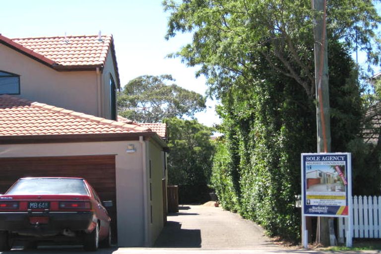 Photo of property in 2/9 Dallinghoe Crescent, Milford, Auckland, 0620