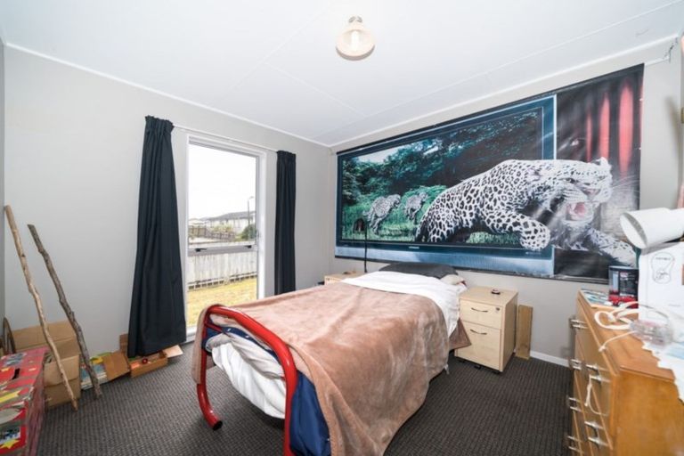 Photo of property in 2 Suzanne Grove, Kelvin Grove, Palmerston North, 4414