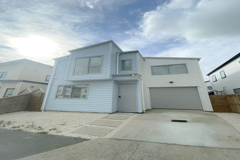 Photo of property in 102 Bellbird Street, Papakura, 2110