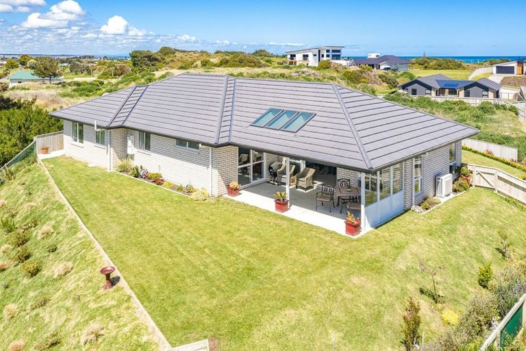 Photo of property in 37 Golf Vue Place, Castlecliff, Whanganui, 4501