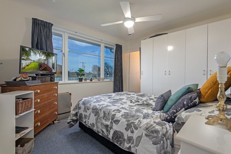 Photo of property in 37 Peters Avenue, Cloverlea, Palmerston North, 4412