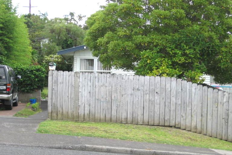 Photo of property in 188 Sunnynook Road, Totara Vale, Auckland, 0627
