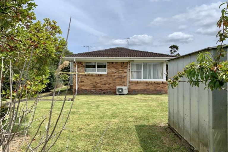 Photo of property in 2/4 Lingfield Street, Glenfield, Auckland, 0629