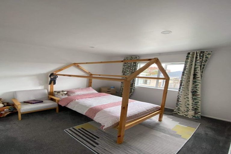 Photo of property in 9 Humphrey Kemp Avenue, Henderson, Auckland, 0612