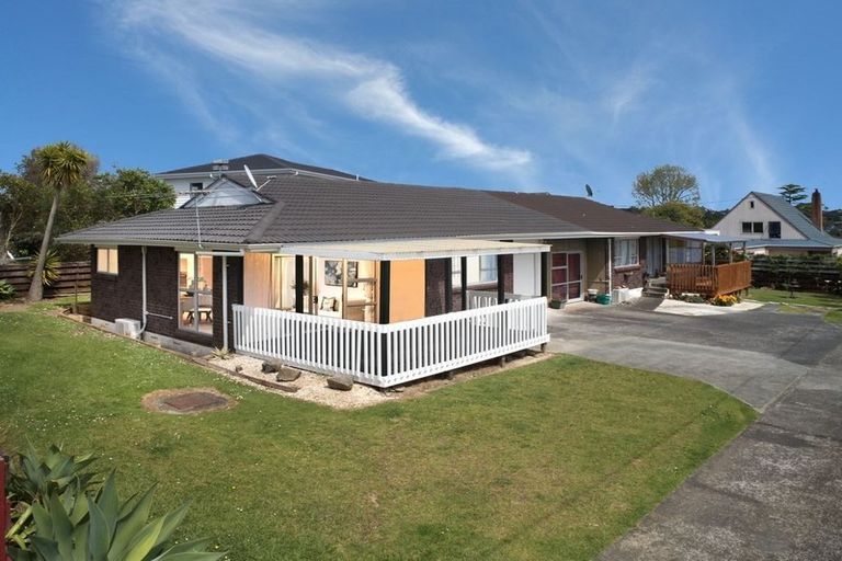 Photo of property in 2/56 Archibald Road, Kelston, Auckland, 0602