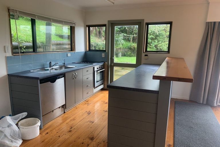 Photo of property in 1 Laingholm Drive, Laingholm, Auckland, 0604