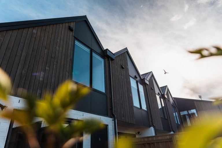 Photo of property in 16/12 Tawa Road, Te Atatu Peninsula, Auckland, 0610