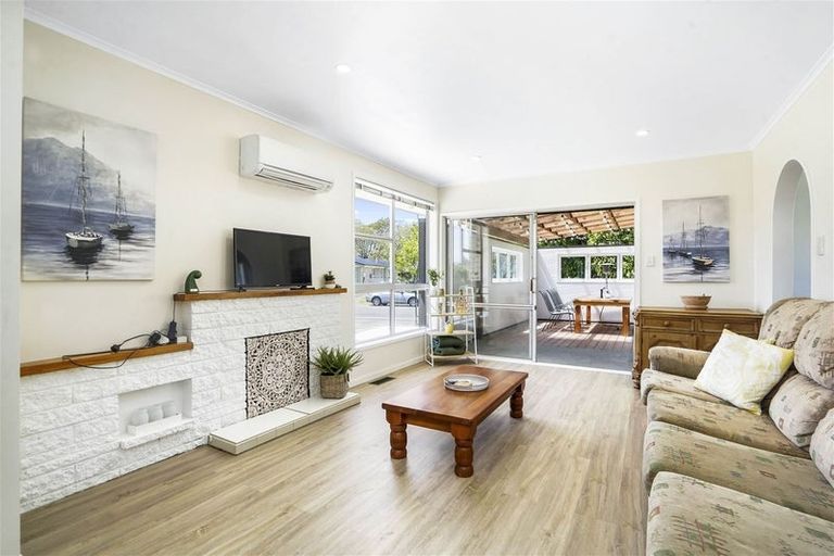 Photo of property in 49 Rhonda Avenue, Deanwell, Hamilton, 3206