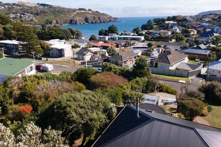 Photo of property in 14 Whanake Street, Titahi Bay, Porirua, 5022