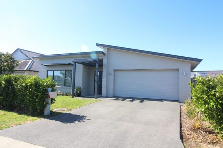 Photo of property in 23 Andalusian Way, Karaka, Papakura, 2113