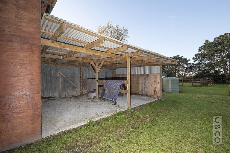 Photo of property in 2246 State Highway 16, Helensville, 0875