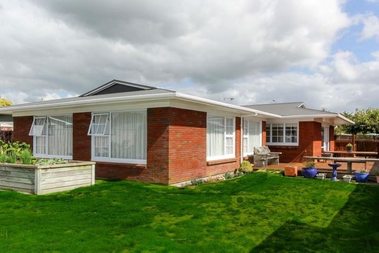 Photo of property in 13 Waiwera Place, Merrilands, New Plymouth, 4312