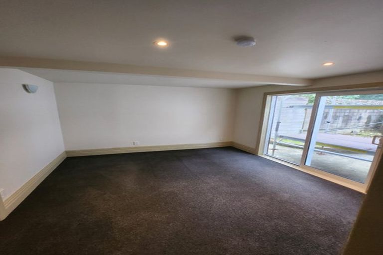 Photo of property in 43 Patanga Crescent, Thorndon, Wellington, 6011