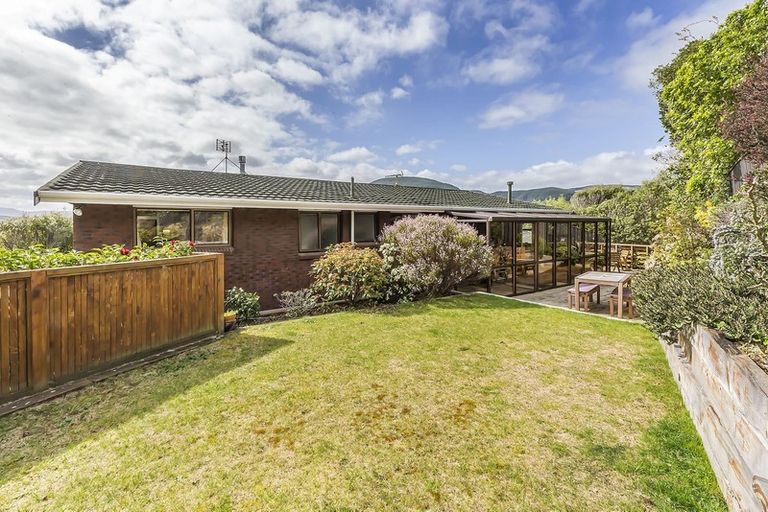 Photo of property in 27 Fyvie Avenue, Tawa, Wellington, 5028