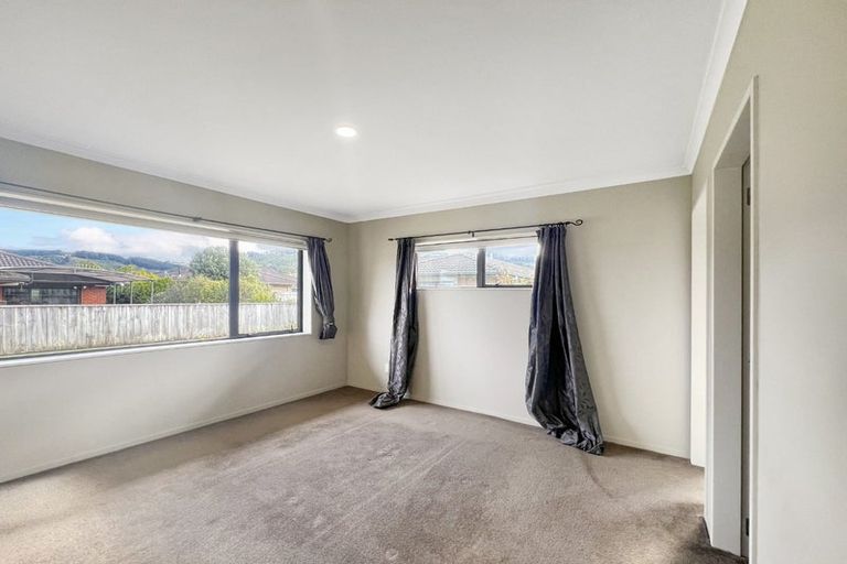Photo of property in 22 Percy Kinsman Crescent, Riverstone Terraces, Upper Hutt, 5018