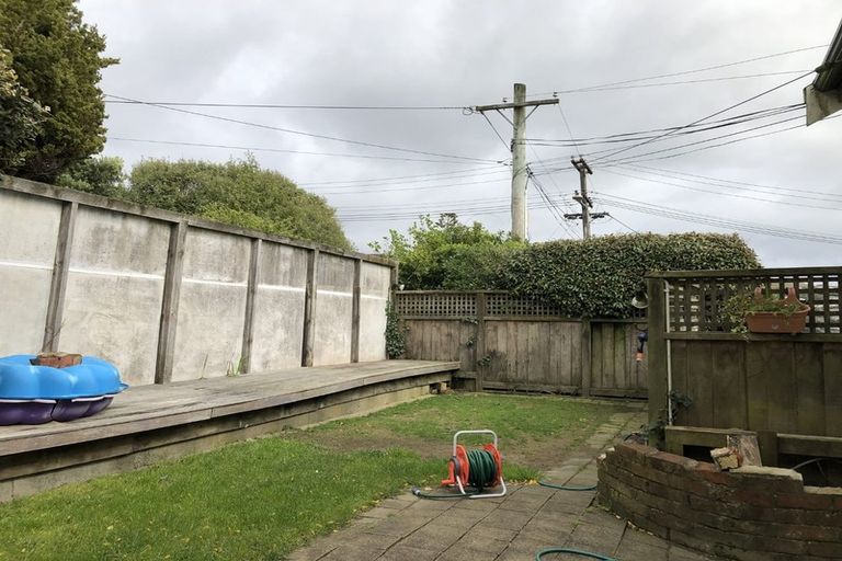 Photo of property in 3 Chesterton Street, Johnsonville, Wellington, 6037