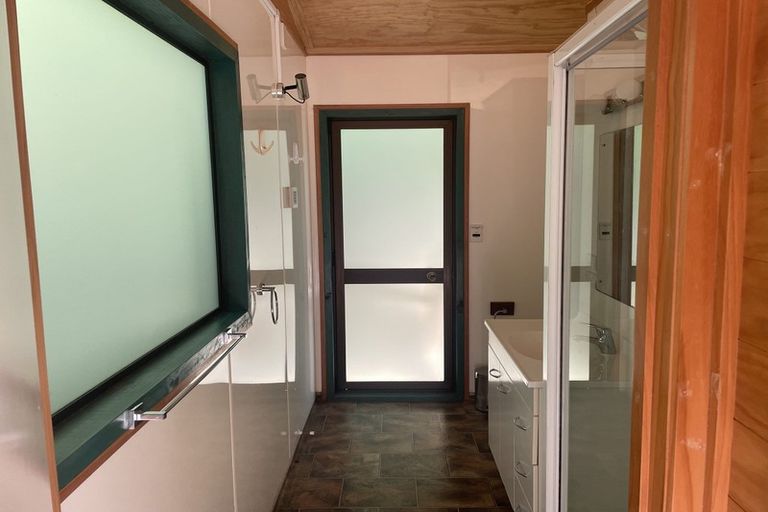 Photo of property in 426 Scenic Drive, Waiatarua, Auckland, 0612