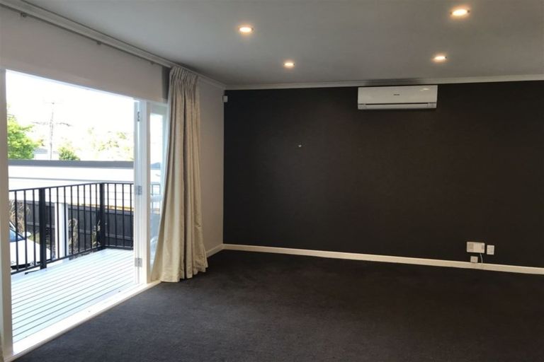 Photo of property in 27 Ellice Road, Totara Vale, Auckland, 0629
