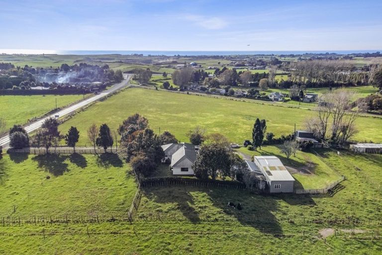 Photo of property in 41 Mountain Road, Sentry Hill, New Plymouth, 4373