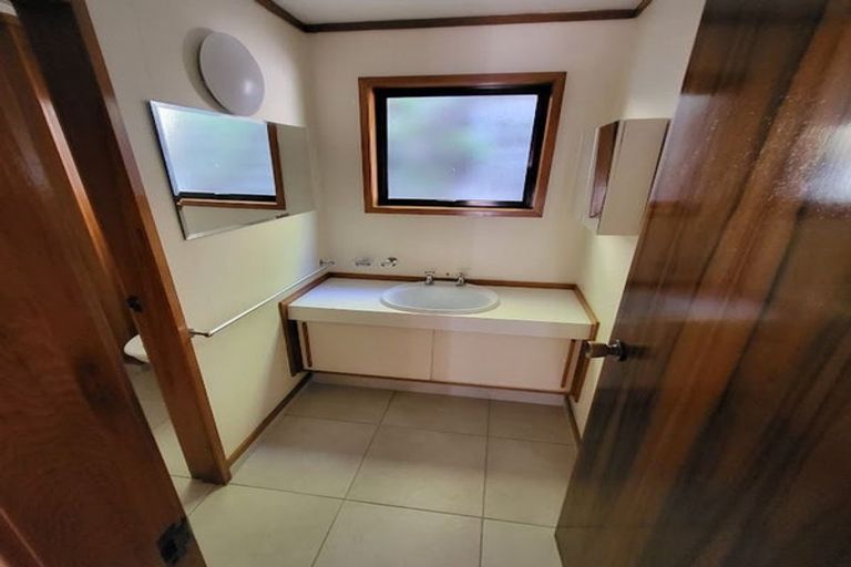 Photo of property in 7 Francis Bell Grove, Lowry Bay, Lower Hutt, 5013