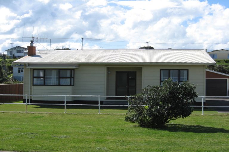 Photo of property in 62 Seafront Road, Castlecliff, Whanganui, 4501