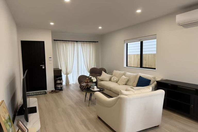 Photo of property in 49b Vera Road, Te Atatu South, Auckland, 0610