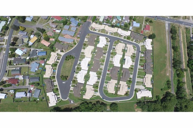 Photo of property in 31/64 Kawaha Point Road, Kawaha Point, Rotorua, 3010