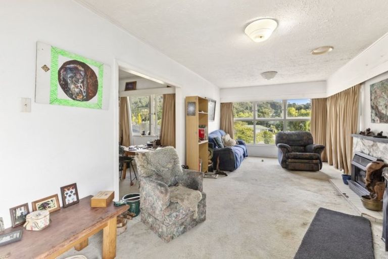 Photo of property in 27 Horoeka Street, Stokes Valley, Lower Hutt, 5019