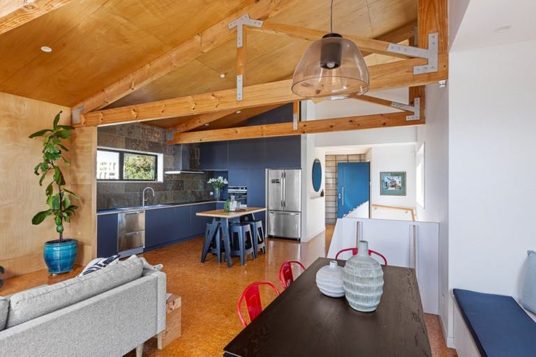 Photo of property in 23 Log Race Road, Piha, New Lynn, 0772