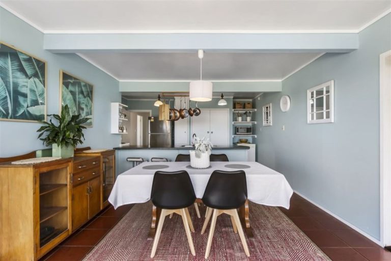 Photo of property in 28 Weldene Avenue, Glenfield, Auckland, 0629