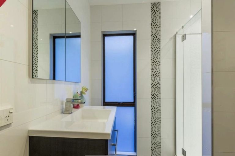 Photo of property in 1/3 Aotearoa Terrace, Murrays Bay, Auckland, 0630