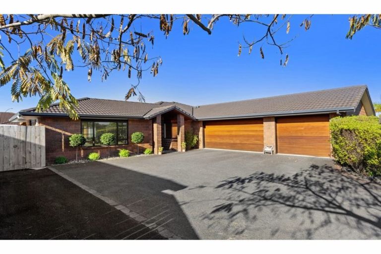 Photo of property in 12 Whitford Place, Rototuna North, Hamilton, 3210