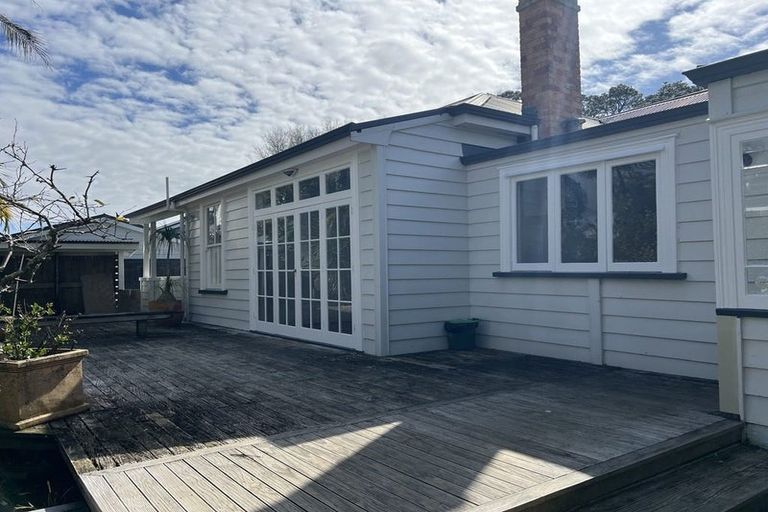 Photo of property in 19 Lake Road, Devonport, Auckland, 0624