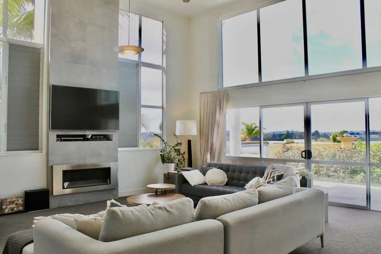 Photo of property in 15 Courtneys, West Harbour, Auckland, 0618