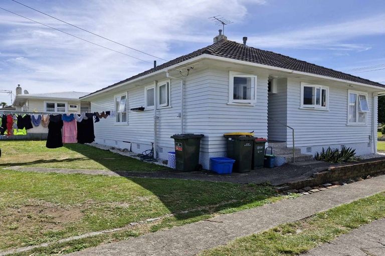 Photo of property in 14 Trafalgar Street, Westown, New Plymouth, 4310