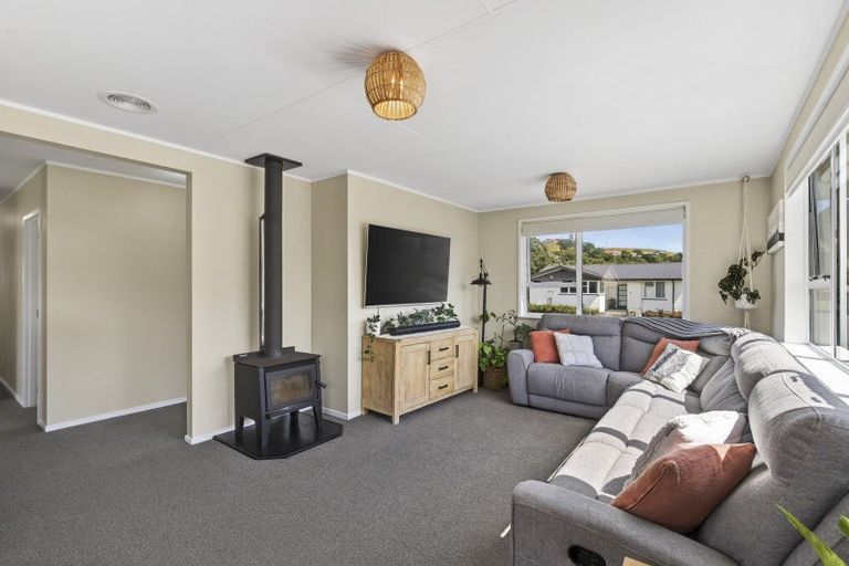 Photo of property in 19 Grenville Street, Marfell, New Plymouth, 4310